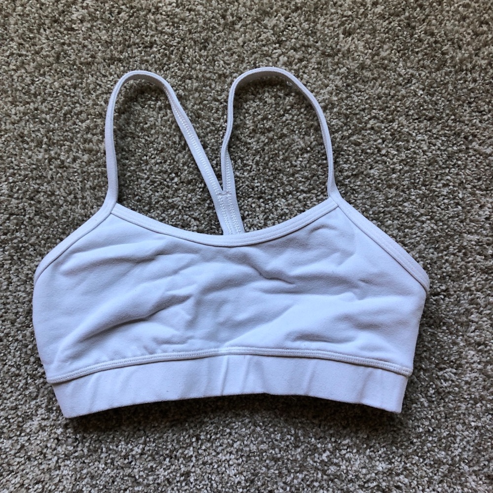 White lululemon sports bra